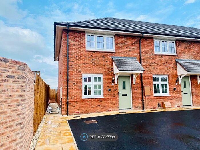 2 Bedroom End Of Terrace House To Rent In Hollybush Close, Warwick, CV34