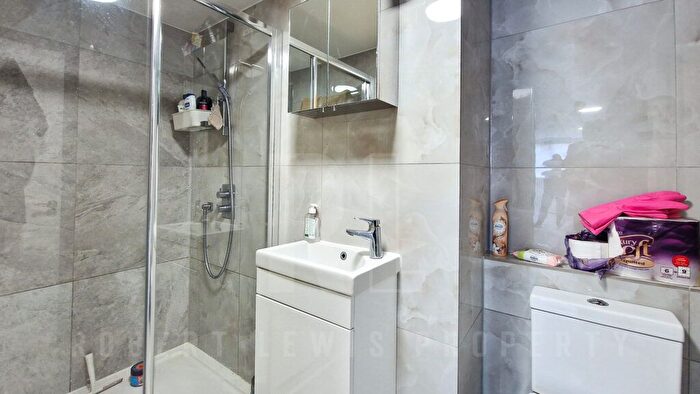 Studio To Rent In Finchley Road, London, NW11