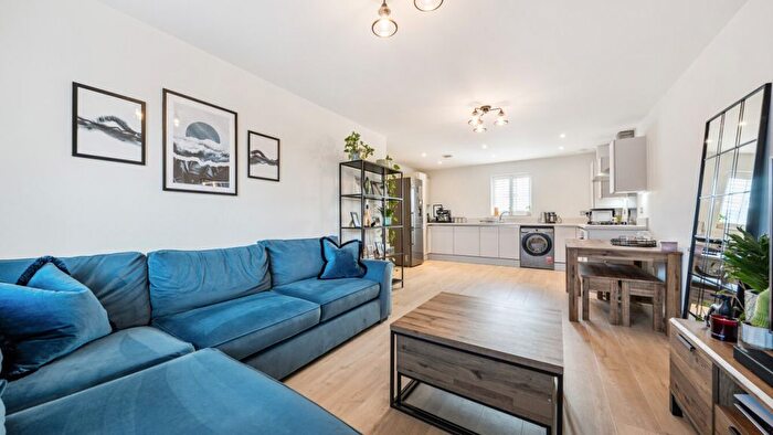2 Bedroom Flat For Sale In Webber Street, Horley, Horley, RH6