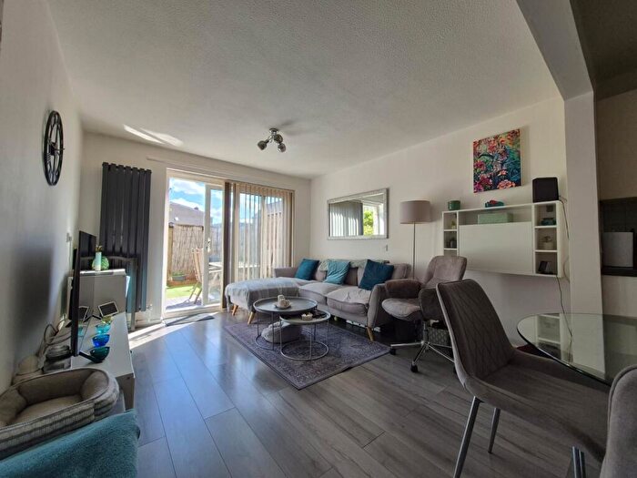 2 Bedroom Flat To Rent In Hadrians Ride, EN1