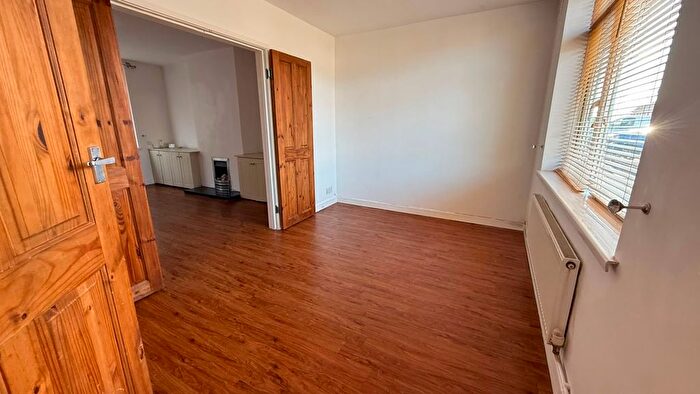 3 Bedroom Semi-Detached House To Rent In Bonner Grove, Walsall, WS9