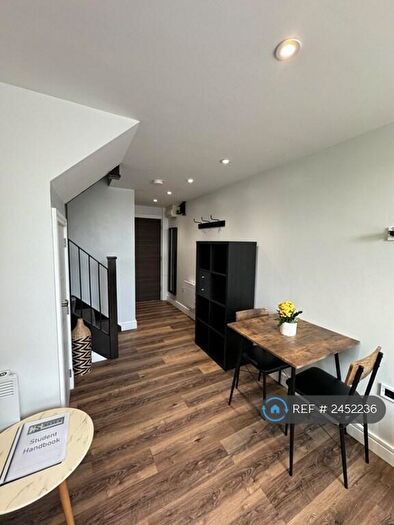 2 Bedroom Flat To Rent In Portland Street, Huddersfield, HD1