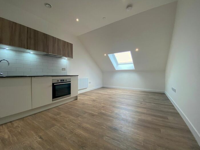 1 Bedroom Flat To Rent In London Road, Staines-Upon-Thames, Surrey, TW18