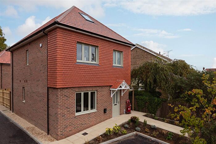 4 Bedroom Detached House For Sale In Weatherhill Road, Smallfield, RH6