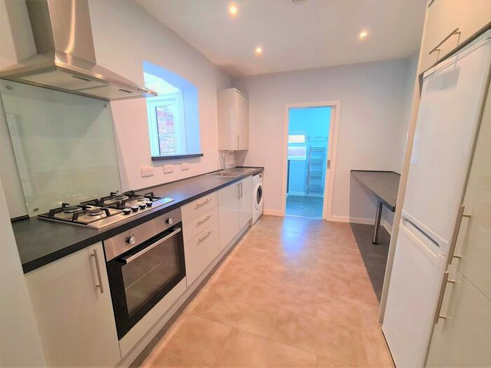 1 Bedroom Flat To Rent In Castle Road, Isleworth, TW7