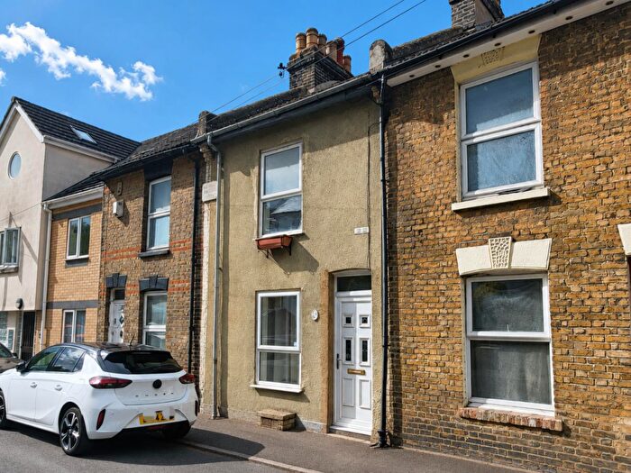 3 Bedroom Terraced House To Rent In Beacon Road, Chatham, ME5