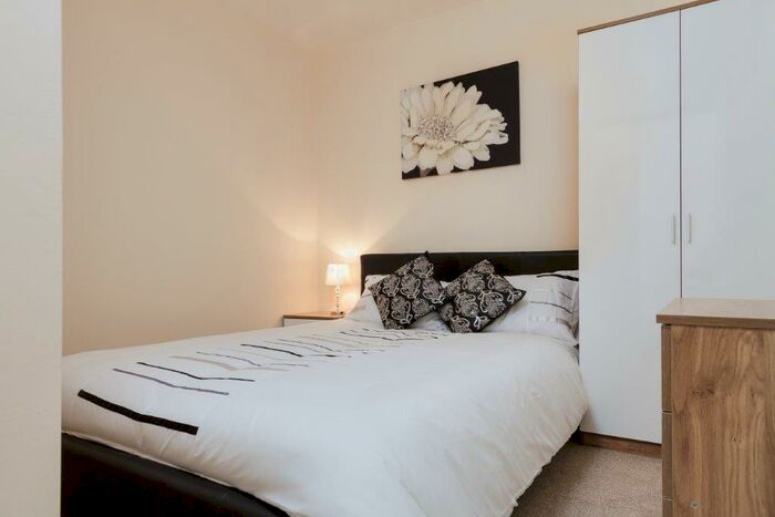 1 Bedroom Apartment To Rent In Carmel Court, Holland Road, Manchester, M8