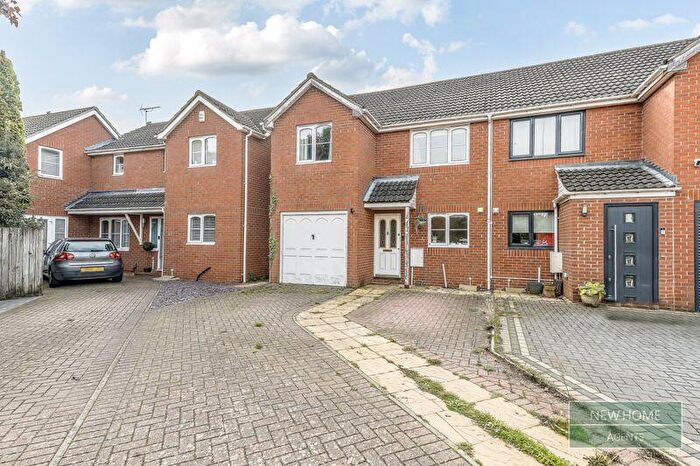 3 Bedroom Semi-Detached House For Sale In Millfield Gardens Ipswich, IP4