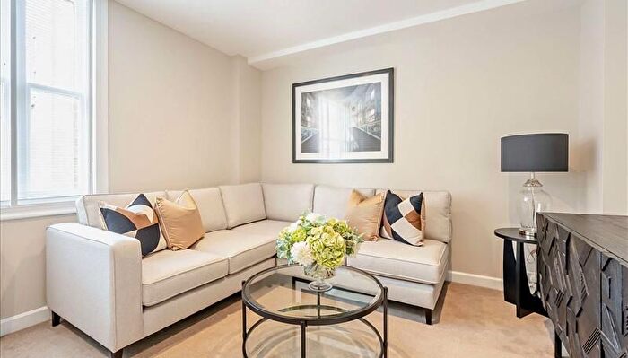 1 Bedroom Flat To Rent In Hill Street, London, W1J