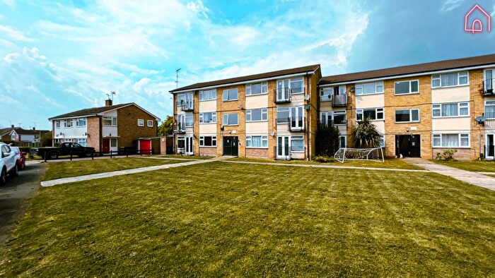 2 Bedroom Flat To Rent In Worcester Drive Worcester Drive, Rayleigh, SS6