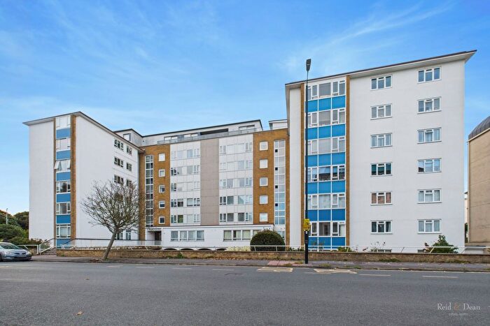 3 Bedroom Flat To Rent In Chiswick Place, Eastbourne, BN21