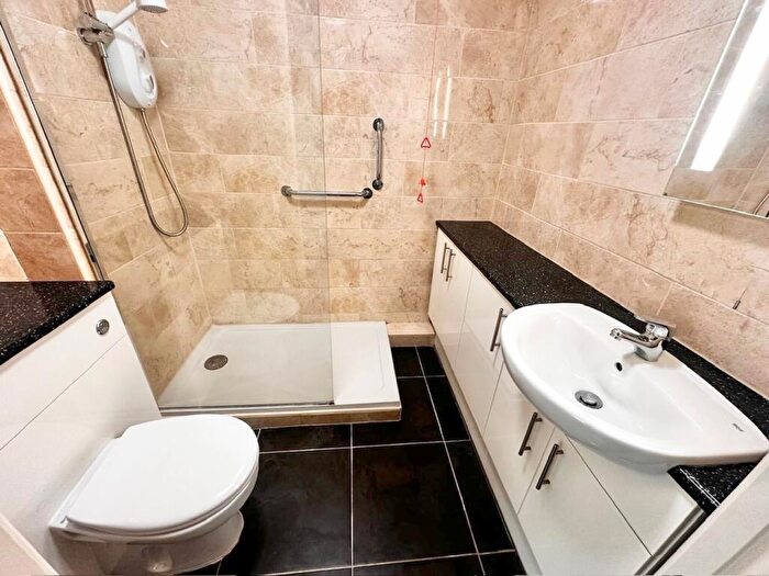 2 Bedroom Flat To Rent In Queens Park West Drive, Bournemouth, BH8