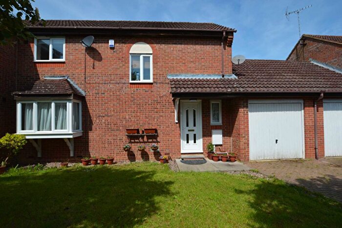 3 Bedroom Semi-Detached House To Rent In Oxwich Grove, Tattenhoe, MK4