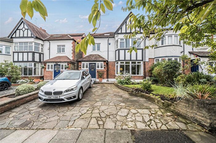 5 Bedroom Semi-Detached House For Sale In Cranley Gardens, London, N10