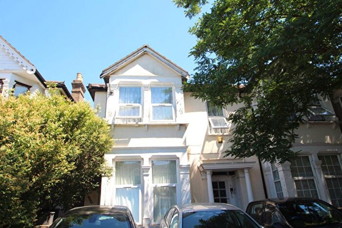 1 Bedroom Flat To Rent In The Drive, Cranbrook, Ilford, IG1