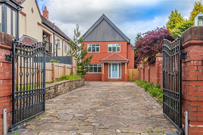 3 Bedroom Detached House To Rent In Tandle Hill Road, Royton, Oldham, Greater Manchester, OL2