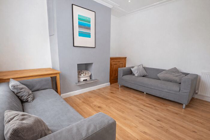 3 Bedroom Semi Detached House To Rent In Pier Way, London, SE28