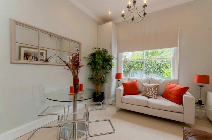 1 Bedroom Flat To Rent In Hammersmith Grove, Brackenbury Village, London, W6