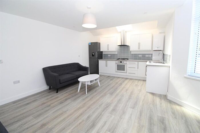 1 Bedroom Flat To Rent In Caerphilly Road, Birchgrove, Cardiff, CF14