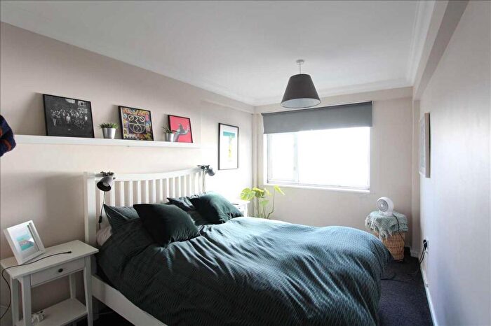 2 Bedroom Apartment To Rent In Leigh On Sea, SS9