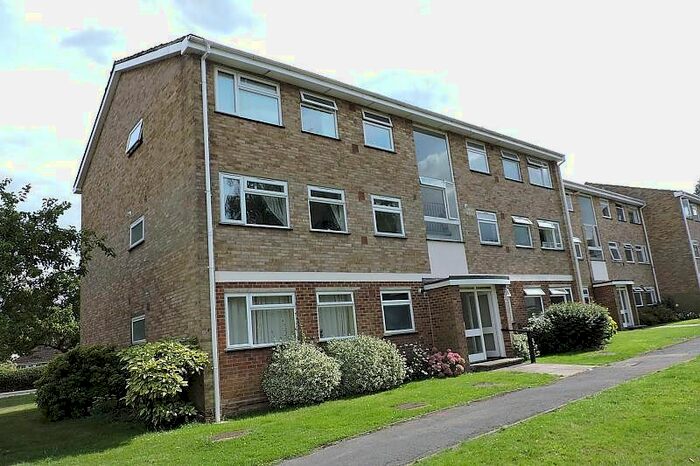 2 Bedroom Property To Rent In Jordans Close, Guildford, GU1