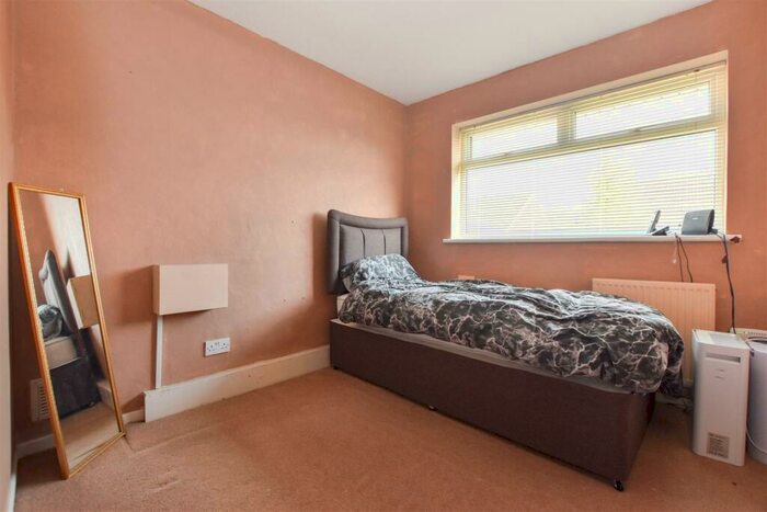 2 Bedroom Semi-Detached Bungalow For Sale In Scarrington Crescent, Hull, HU4