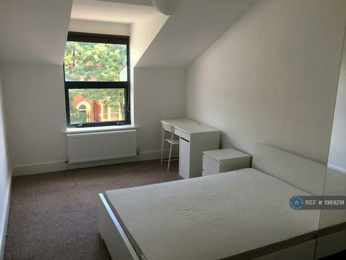 3 Bedroom Flat To Rent In Clarendon Road, Leeds, LS2