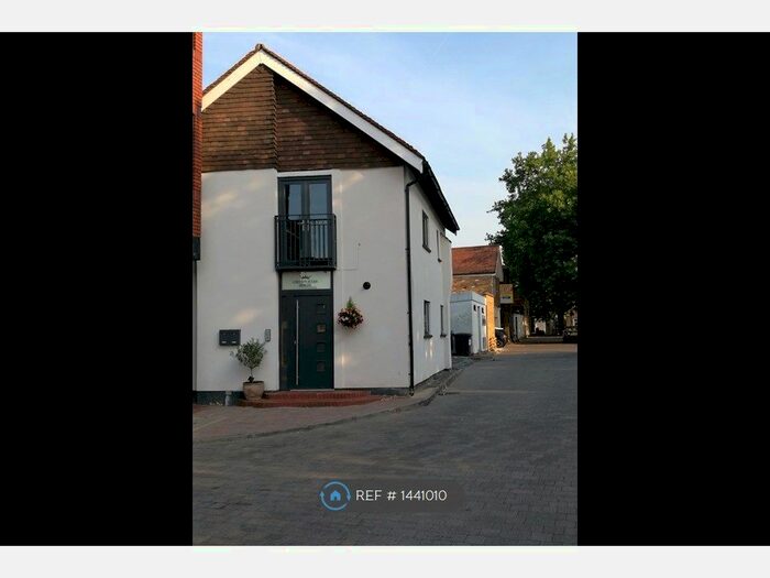 2 Bedroom Flat To Rent In Crown Jules House, Windsor, SL4