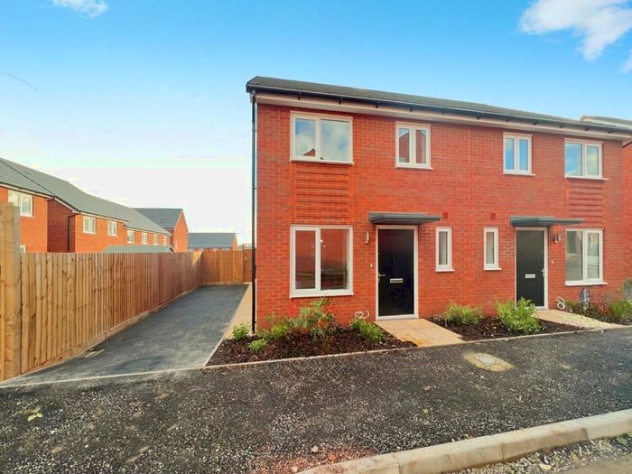 3 Bedroom Semi-Detached House To Rent In Chapel Lane, Stoke-On-Trent, Staffordshire, ST6