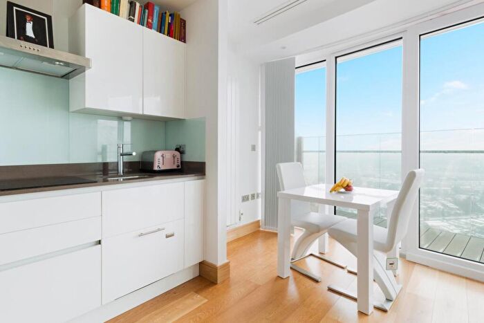 Apartment To Rent In Arena Tower, Crossharbour Plaza, Canary Wharf, London, E14