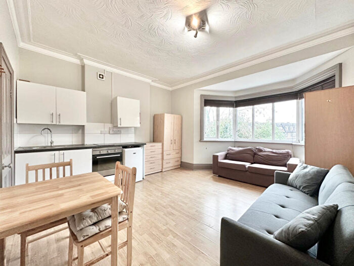 Flat To Rent In Finchley Road, NW3