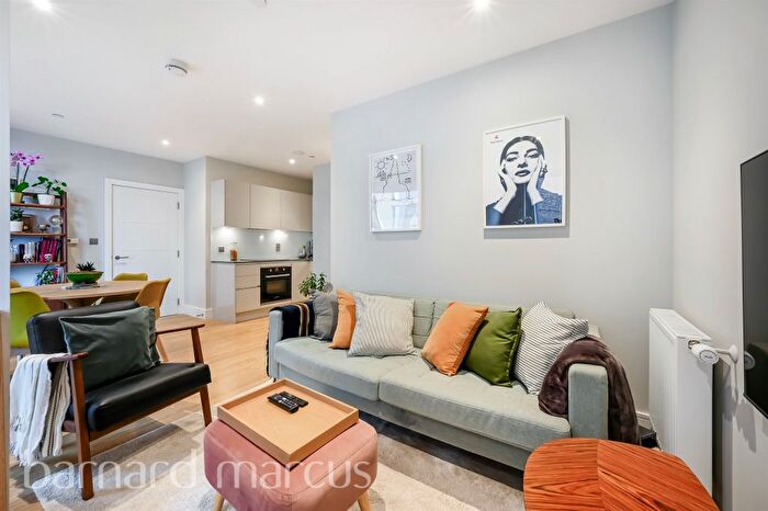 1 Bedroom Flat For Sale In Greyhound Parade, London, SW17
