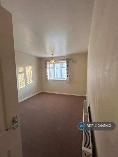 3 Bedroom Flat To Rent In Longhayes Court, Romford, RM6