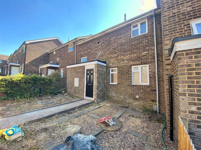 3 Bedroom Terraced House To Rent In Wexham Close, Luton, LU3