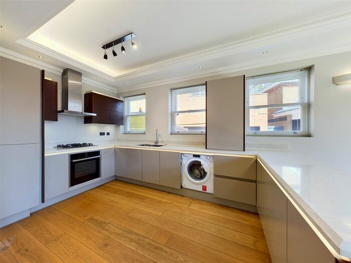 2 Bedroom Flat To Rent In Penn House, White Hart Lane, London, SW13