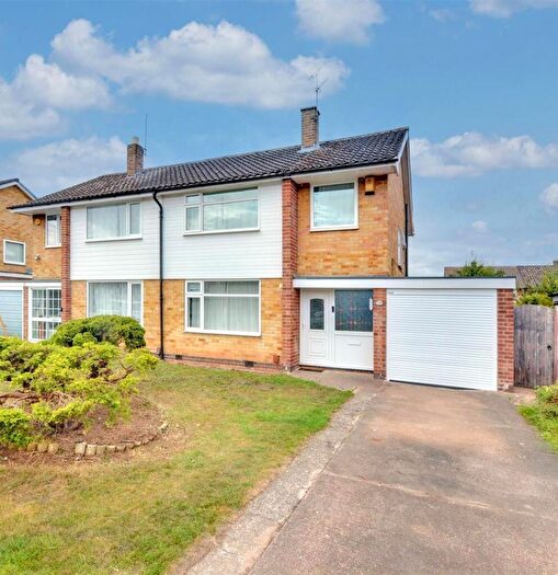 3 Bedroom Semi-Detached House For Sale In Woodbank Drive, Nottingham, NG8