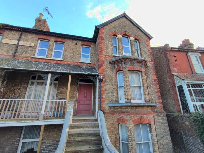 2 Bedroom Flat To Rent In Margate, Kent, CT9