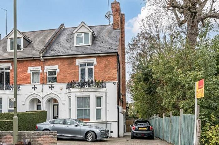2 Bedroom Flat For Sale In Nether Street, London, N3