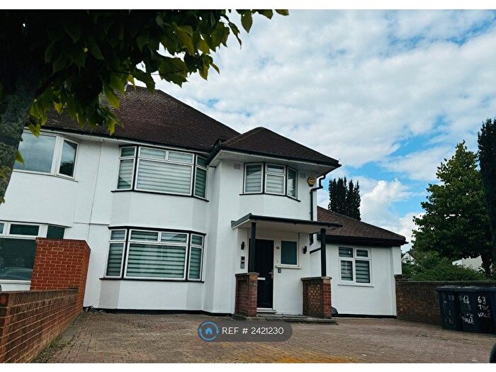 2 Bedroom Flat To Rent In The Vale, London, NW11