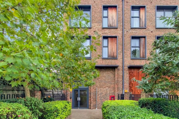 1 Bedroom Flat To Rent In Clapham Road, Stockwell, London, SW9
