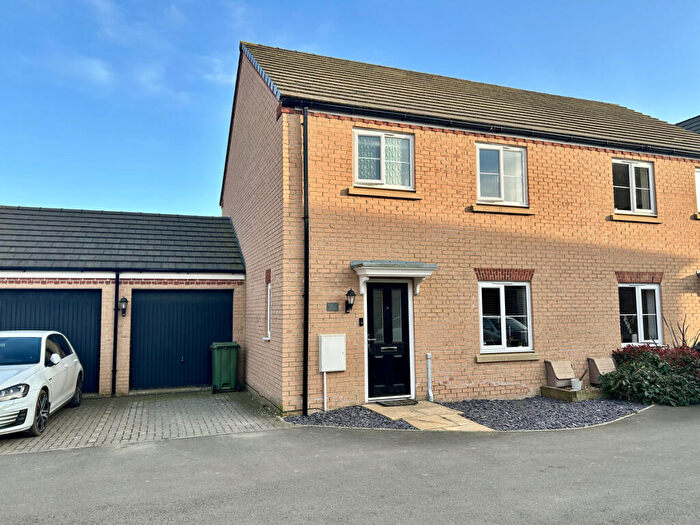 3 Bedroom Semi-Detached House For Sale In Lingfield Park, Bourne, PE10