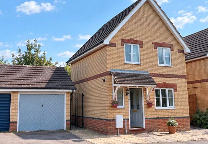 3 Bedroom Detached House For Sale In Hawkins Way, Bovingdon, HP3