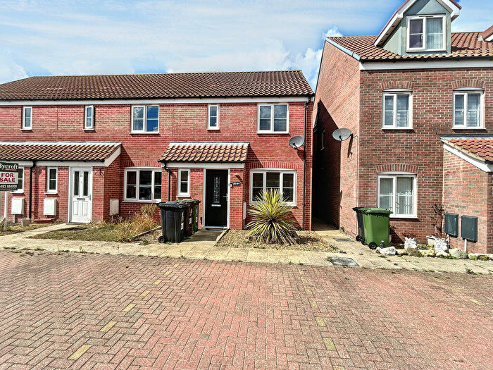 3 Bedroom End Of Terrace House For Sale In Darnell Close, Bradwell, NR31
