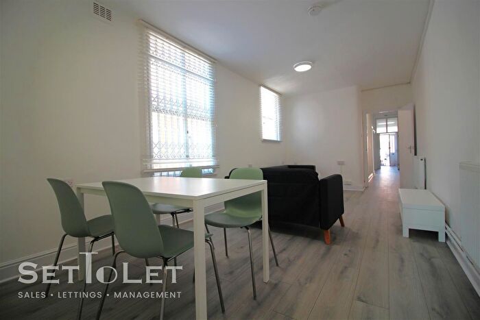 1 Bedroom Flat To Rent In Evington Road, Near Victoria Park, Leicester, LE2