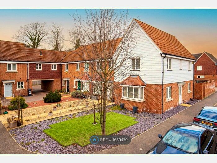 3 Bedroom End Of Terrace House To Rent In Aldermere Avenue, Cheshunt, Waltham Cross, EN8