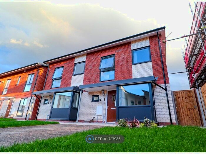 2 Bedroom Semi-Detached House To Rent In Commonwealth Avenue, Manchester, M11