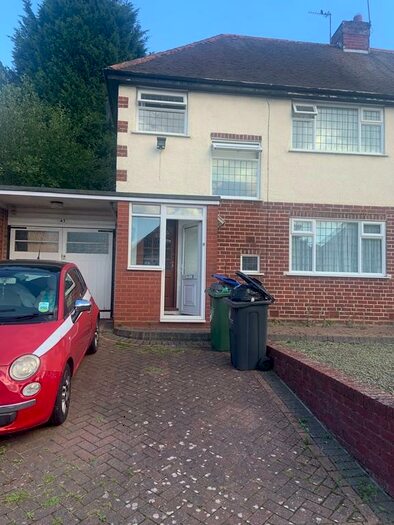 3 Bedroom Semi-Detached House To Rent In Wilson Road, Oldbury, Birmingham, West Midlands, B68