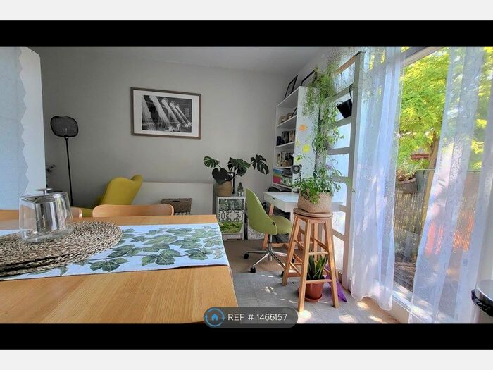 Studio To Rent In Thornton Avenue, London, W4