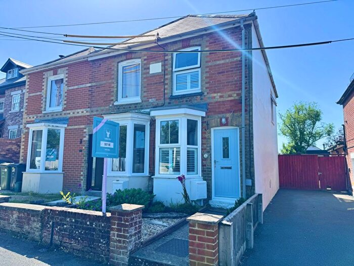 2 Bedroom Cottage For Sale In Albert Road, Gurnard, PO31
