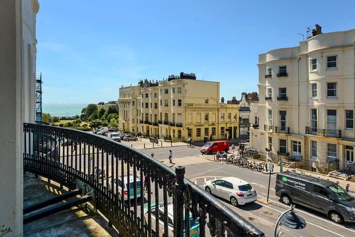 Studio To Rent In Brunswick Place, Hove, BN3